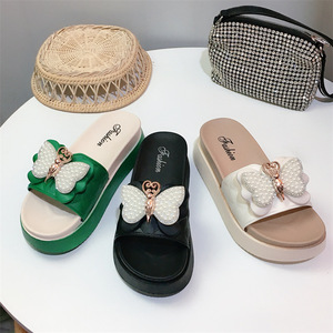 Nuevos Estilos de Sandalias Planas con Perlas y Mariposas, Sandalias Casuales con Plataforma Gruesa, Chanclas con Suela Gruesa para Mujeres y Damas - Product Image 3