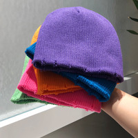 Moda invernale Unisex in acrilico lavorato a maglia Logo ricamato etichetta surfista strappata berretto Led cappello per uomo donna