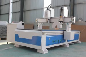 Hochwertige 1325 Doppelkopf gravur und-schneiden für die Holz bearbeitung <span class=keywords><strong>CNC</strong></span>-Fräsmaschine 3d <span class=keywords><strong>Cnc</strong></span> Holzschnitz maschine 1300*2500mm - Product Image 3