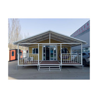 Maison mobile de luxe contemporaine à double aile extensible avec grandes fenêtres et revêtement de sol SPC