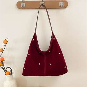 La fusión perfecta de elementos de remache y material de gamuza muestra el encanto individual - Product Image 2