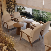 Ensemble de mobilier de restaurant personnalisable pour hôtel et café : table carrée en bois, chaise et banquette en mousse haute densité