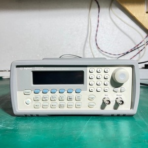 1PC KEYSIGHT 33220A Generador de Funciones/Formas de Onda Arbitrarias de 20 MHz - Product Image 1