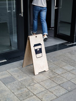 Support de présentation publicitaire en A, sur pied, personnalisé, pliable, en bois, avec graphique de tasse de café, pour extérieur, vertical, en panneau marin, double face