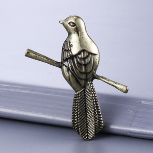 Broche ZRM Fashion Vintage en Bronze en Forme d'Animal, Inspirée du Film et du Jeu de Trônes (Chanson de Glace et de Feu), en Alliage de Zinc, Bijou pour Hommes et Femmes - Product Image 5