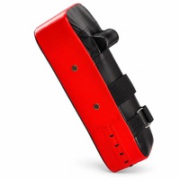 Pad de frappe de boxe portable en PU rouge avec poignée et sangles de bras réglables pour l'entraînement