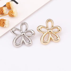 Hollow Flower Metal Buttons, Elegant <strong>Cocomelon</strong> Style Sew-On Buttons, High-End Metal Fasteners for Garment - Product Image 1