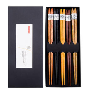 Juego de palillos de bambú orgánico reutilizables para Sushi, palillos de madera antideslizantes creativos de <span class=keywords><strong>estilo</strong></span> <span class=keywords><strong>coreano</strong></span> japonés, superventas <span class=keywords><strong>2022</strong></span> - Product Image 4