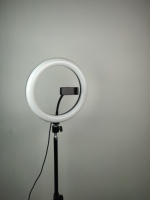 Anneau lumineux pour selfie de 10 pouces à prix avantageux avec trépied de diffusion en direct de 1,6 m à 2,1 m, meilleur anneau lumineux pour les maquilleurs et la photographie de produits