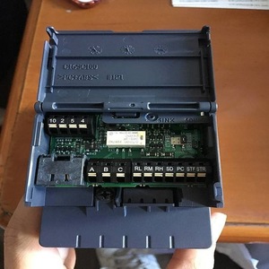 อินเวอร์เตอร์มิตซูบิชิ FR-E740-8.7K 3 เฟส 400V ซีรีส์ E700 ไดรเวอร์ปรับความถี่ - Product Image 3