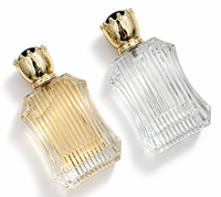 Flacon de parfum en verre côtelé vertical de 100 ml, rechargeable, avec pompe, bouchon rectangulaire doré en forme de couronne, brume de parfum de luxe
