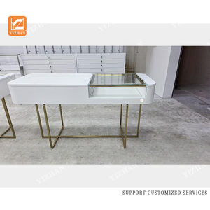 เคาน์เตอร์กระจกไฟ LED หรูหราแบบกำหนดเองสำหรับร้านเครื่องประดับร้านค้าปลีกหรือห้างสรรพสินค้าที่ออกแบบโดย Low <span class=keywords><strong>Studio</strong></span> - Product Image 2