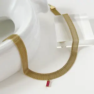 عقد عنق من الستانلس ستيل بتصميم بسيط وعصري للنساء 2024 مع إمكانية تعديل الشكل مطلي بالذهب