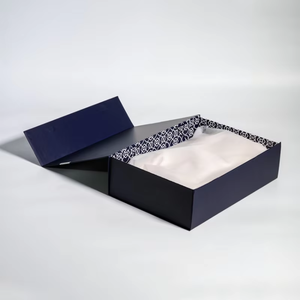 Caja de Regalo Plegable con Logotipo Personalizado, Tapa con Cierre Magnético, Caja de Regalo Magnética de Papel Plegable de Lujo en Forma de Libro Negro - Product Image 1