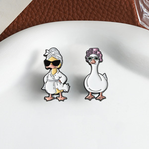 Broches et badges personnalisés en émail souple, motifs canard et oie mignons, pour spas, hôtels et boutiques de cadeaux, vente en gros - Product Image 4