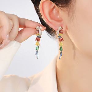 Boucles d'oreilles tendance perroquet style européen-américain, incrustation de zircon haut de gamme, au design unique et au tempérament affirmé - Product Image 1