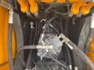 Excavatrice sur chenilles hydraulique d'occasion Hyundai 275LC-9T 275LC 275-9 d'origine coréenne, très demandée, avec 25,7 tonnes, faible nombre d'heures de travail, à vendre - Product Image 5