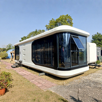 Appartement capsule en structure modulaire en acier personnalisé pour la vie en plein air et la location