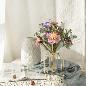 Bouquet de fleurs artificielles Haruna CF01016 pour la décoration de la maison et des mariages - Product Image 1