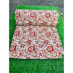 ผ้าห่มคันธาผ้าฝ้ายเน้นความสบาย พร้อมลวดลายพิมพ์ที่ออกแบบอย่างพิถีพิถัน และสัมผัสการเย็บที่เรียบเนียน ช่วยให้การพักผ่อนในทุกวันเป็นไปอย่างผ่อนคลาย - Product Image 6