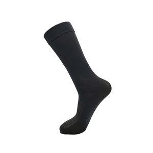 Collants en <span class=keywords><strong>nylon</strong></span> transparent <span class=keywords><strong>haut</strong></span> <span class=keywords><strong>de</strong></span> <span class=keywords><strong>gamme</strong></span> pour femmes, design léger et confortable avec technologie anti-accrocs - Product Image 2