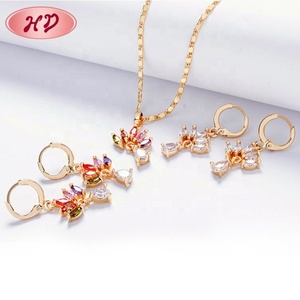 Vente en gros de parures de bijoux pour femmes/unisexe en or plaqué 18 carats avec zircon, nouvelle mode 2017, pour mariage, fiançailles, fête - Product Image 1