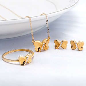 Anillo de Oro con Mariposa Pequeña ZS0010R con Circonita Cúbica, Joyería Fina de Oro Sólido de 18K para Mujer - Product Image 3