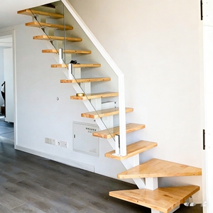 Escalier droit flottant moderne pour intérieur, avec rampe métallique et marches en bois, idéal pour cuisine, <span class=keywords><strong>salle</strong></span> de bain, villa de luxe, duplex, maison durable - Product Image 4
