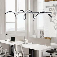 Lampe suspendue linéaire moderne au design original Idéal pour les cuisines modernes Salon Bureau Suspension