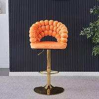 Tabouret de bar contemporain en fer forgé, design bulle, assise rembourrée orange, finition laiton, hauteur réglable, durable, pour cuisine et bar à domicile