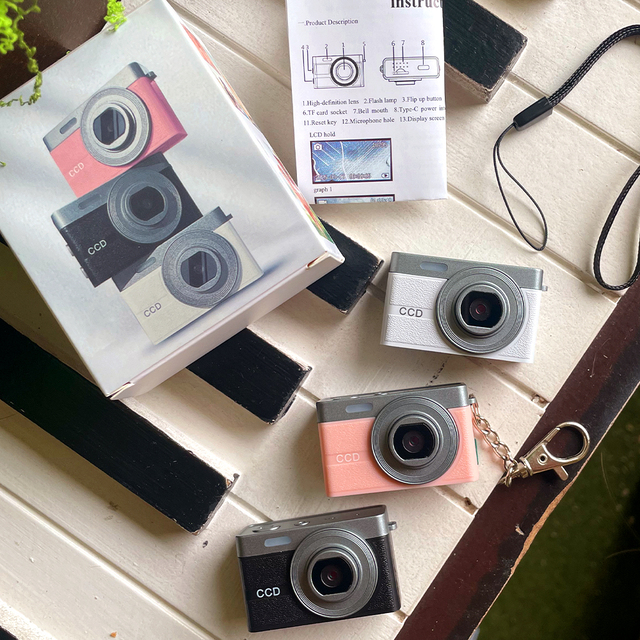 Three Color Optional Small Cute Retro Style Mini Practical 20MP 1080P HD Video 120 Wide Angle Thumb Bag Portable Camera