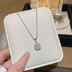 Collar con colgante de circonita deportivo de alta calidad para mujer, cadena de eslabones de cobre exquisita, estilo temperamental, regalo ligero, gran oferta en Japón y Corea del Sur - Product Image 5