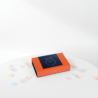 Scatola per Confezione Rossetto Personalizzata a Forma di Libro in Cartoncino Rigido Argentato con Goffratura, Laminazione Opaca e UV, Chiusura Magnetica