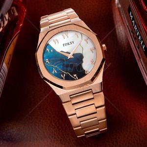 Montre Quartz Ronde Homme Luxe Dorée Étanche Cadran Arabe Vert Personnalisé OEM de Haute Qualité pour Hommes - Product Image 5