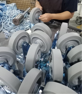 Europäischer <span class=keywords><strong>Standard</strong></span> Schwerlast 4'' 5'' 6'' 8'' feste Drehwalzen grau thermoplastischer Gummi-Ribberrad für Industriewagen - Product Image 4