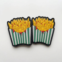 Patch en PVC souple en forme de frites 3D personnalisé, badge alimentaire en caoutchouc imperméable en relief pour vestes, vêtements, sacs, accessoires streetwear