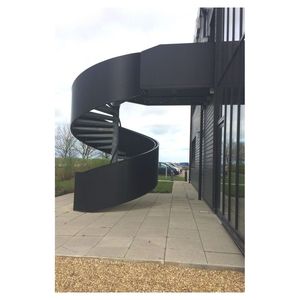 درج مستقيم بتصميم عتيق من خشب الدردار الصلب بلمسة ريفية مع درابزين من الزجاج المصقول/الفولاذ الكربوني، درج داخلي موثوق للشقق - Product Image 4