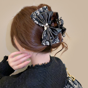 Pince à Cheveux Nœud Papillon Élégante et Simple, Faite à la Main, Luxe Léger, Tendance, pour Femme – Accessoire de Mode Cheveux Très Vendu - Product Image 1