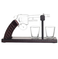 Fabriqué à la main 9 Oz verre whisky tequila vodka bouteille revolver pistolet en forme de liqueur décanteur ensembles avec 2 Oz verres fabricant