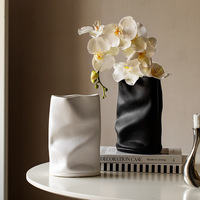 Vase en céramique haut de gamme médiéval de luxe simple nouveau fabricant direct de décoration de bureau haut pour les arrangements de fleurs séchées légères