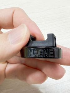 לוגו מותאם אישית עניבה כבל מגנטי הר מגנט בסיס חוט שחור - Product Image 2