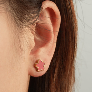 Nouveauté Mode Boucles d'oreilles clous fantaisie fleur noble plaquées or 18 carats avec zircons cubiques multiples Bijoux fins - Product Image 3