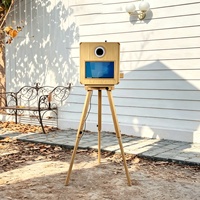Photomaton rétro en bois avec écran tactile de 15,6 pouces et anneau lumineux LED intégré pour les réceptions de mariage, les célébrations familiales et les rassemblements