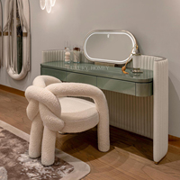 Cadre de lit de luxe italien haut de gamme, design de luxe, ensemble de chambre à coucher Queen, tête de lit en bois, rembourrage en tissu moderne