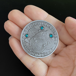 Pièce commémorative de crypto-monnaie russe 'Mouse' en alliage avec diamants bleus. Partagez comme de petits cadeaux avec vos amis. - Product Image 1