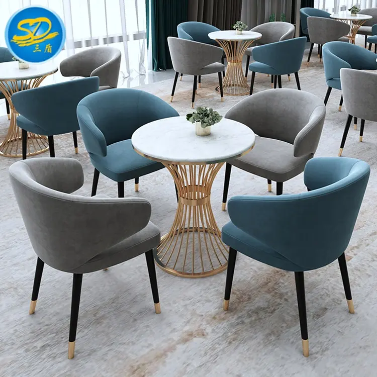 Cadeiras de mesa do restaurante francês de luxo