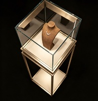 Vitrine à bijoux de luxe sur pied, style musée, en verre, avec éclairage LED et porte verrouillable pour magasin de détail/salle d'exposition
