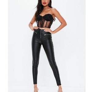 <span class=keywords><strong>Pantaloni</strong></span> Skinny da Donna <span class=keywords><strong>in</strong></span> Ecopelle Nera a Vita Alta <span class=keywords><strong>con</strong></span> Dettaglio Tasca <span class=keywords><strong>con</strong></span> Zip - Product Image 1