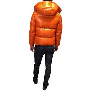 Dernières vestes matelassées à capuche de couleur orange de qualité supérieure, personnalisables en gros, avec fermeture éclair, pour hommes, avec sublimation - Product Image 3