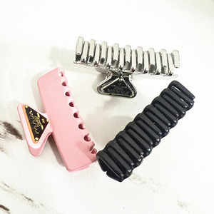 Pince à cheveux en métal de luxe pour femmes - Accessoire de mode pour cheveux en or rose, argent, noir - Product Image 4
